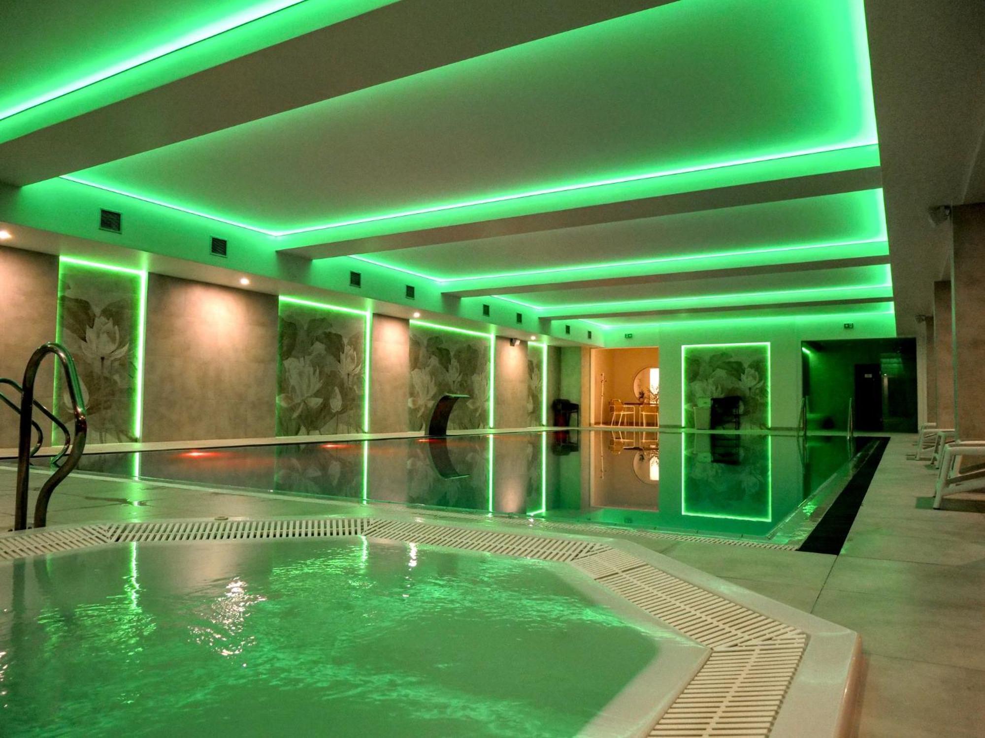 Hotel Krol Plaza Spa & Wellness Jarosławiec Esterno foto